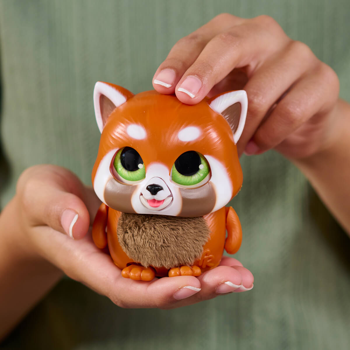 FurReal Handfuls, rød panda