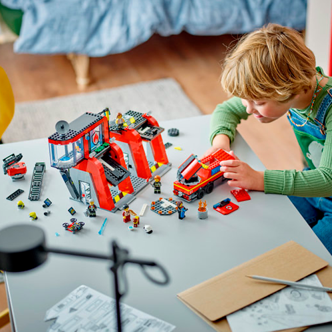 LEGO® CITY, Brandstation med brandbil