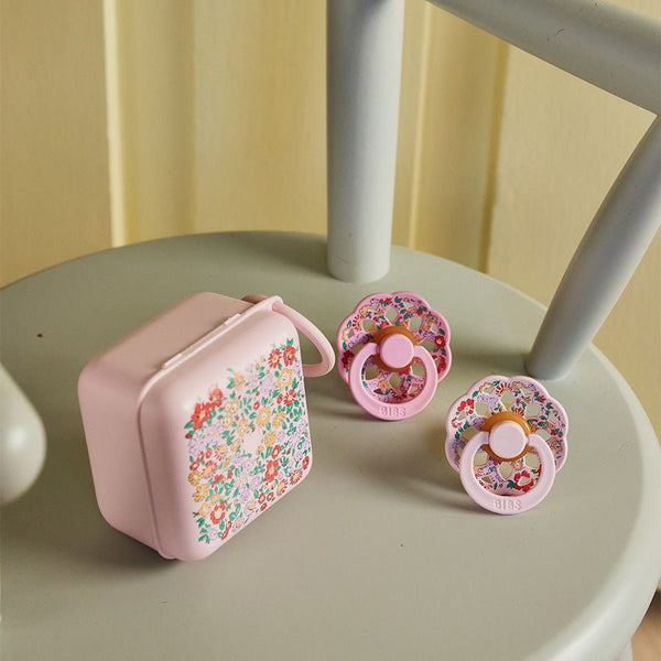 BIBS Liberty Oscar Meadow Suttebox - Blossom