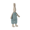 Maileg Klassischer Hase mit Strickoverall (Größe 1)