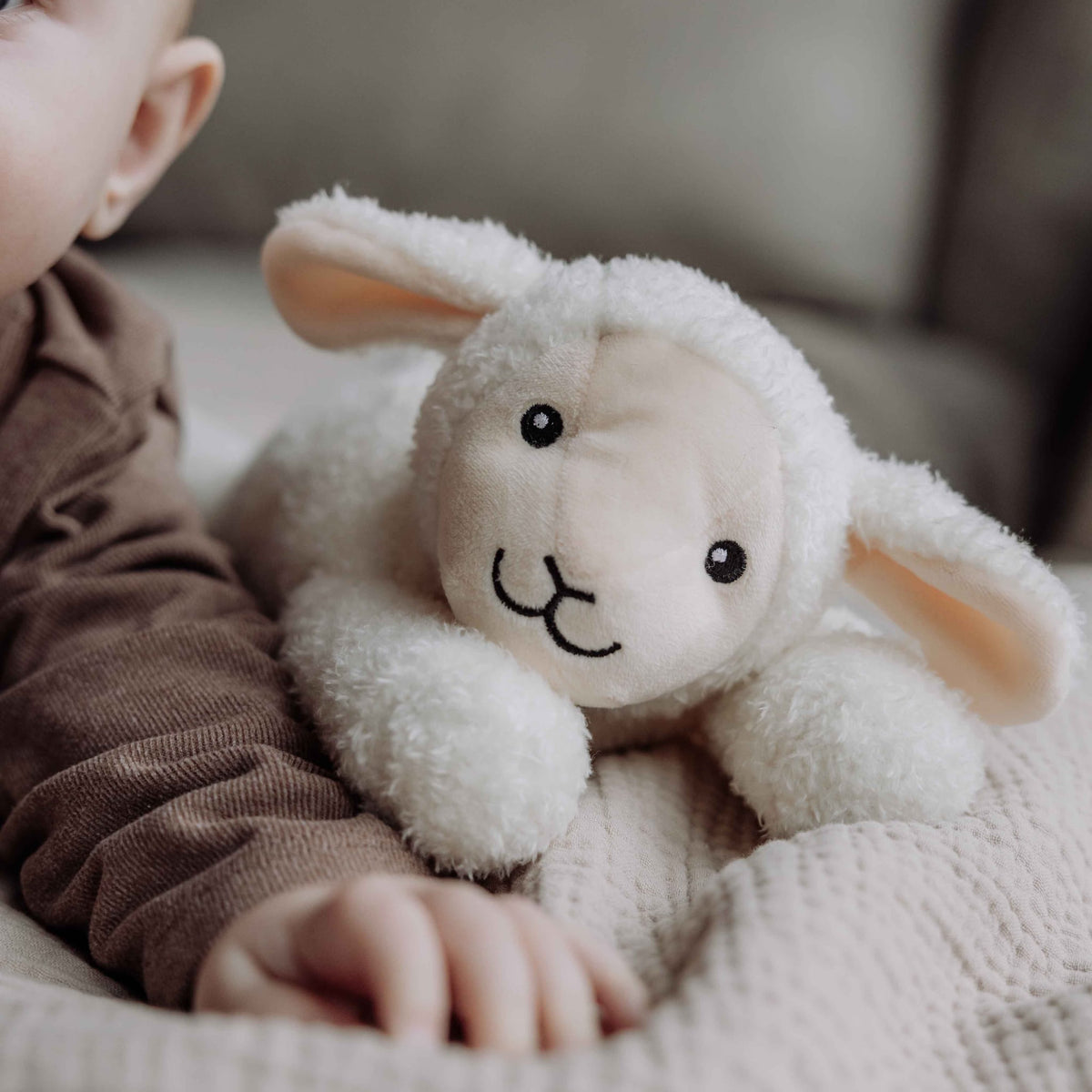 Rosie Genopladelig Hjertelydsbamse i Beige