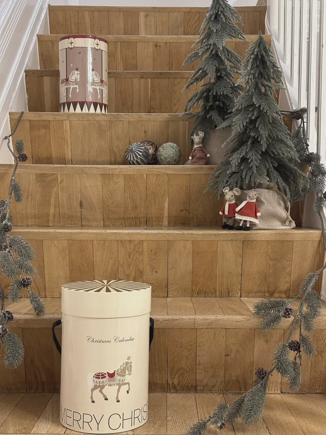 Video laden: Adventskalender Weihnachtskarussell