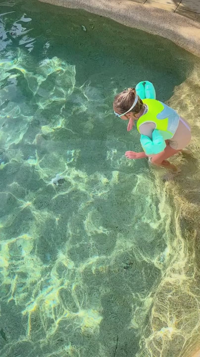 Video laden: Taucherbrille mit Salty The Shark in Aqua