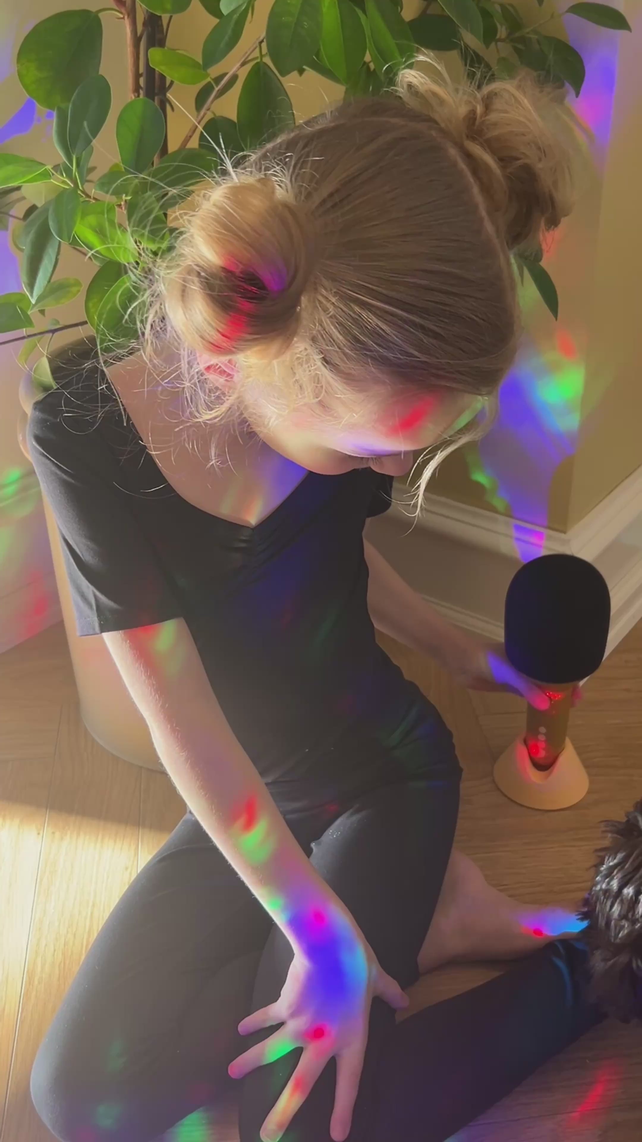 Video laden: Glitter Grove Mikrofon Gold