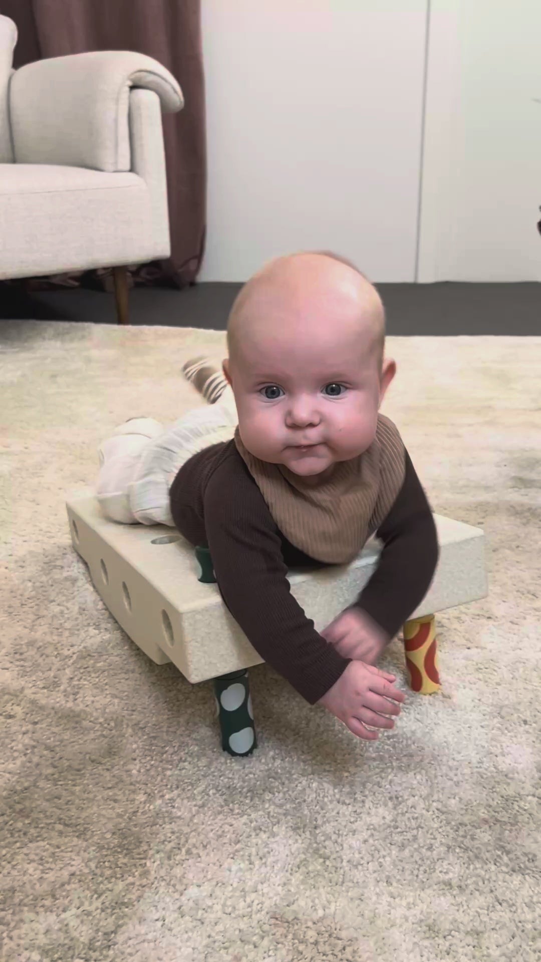 Video laden: Baby-Aktivitätsset sandgrau/honiggelb (10 Teile)