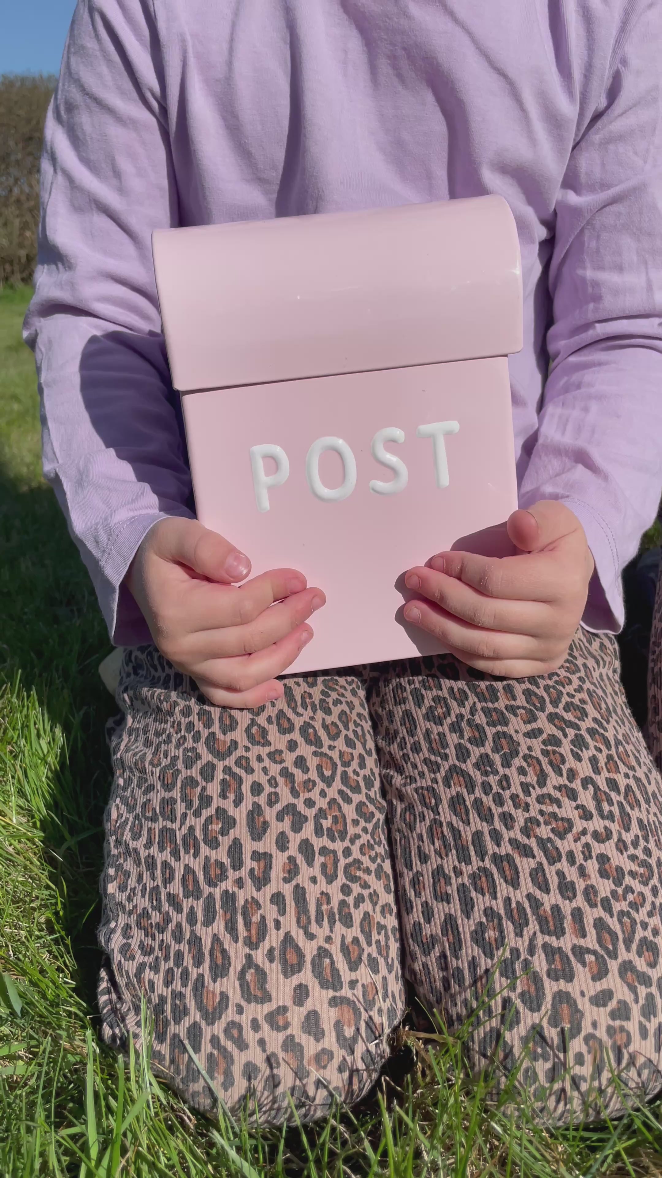 Video laden: Briefkasten Micro rosa